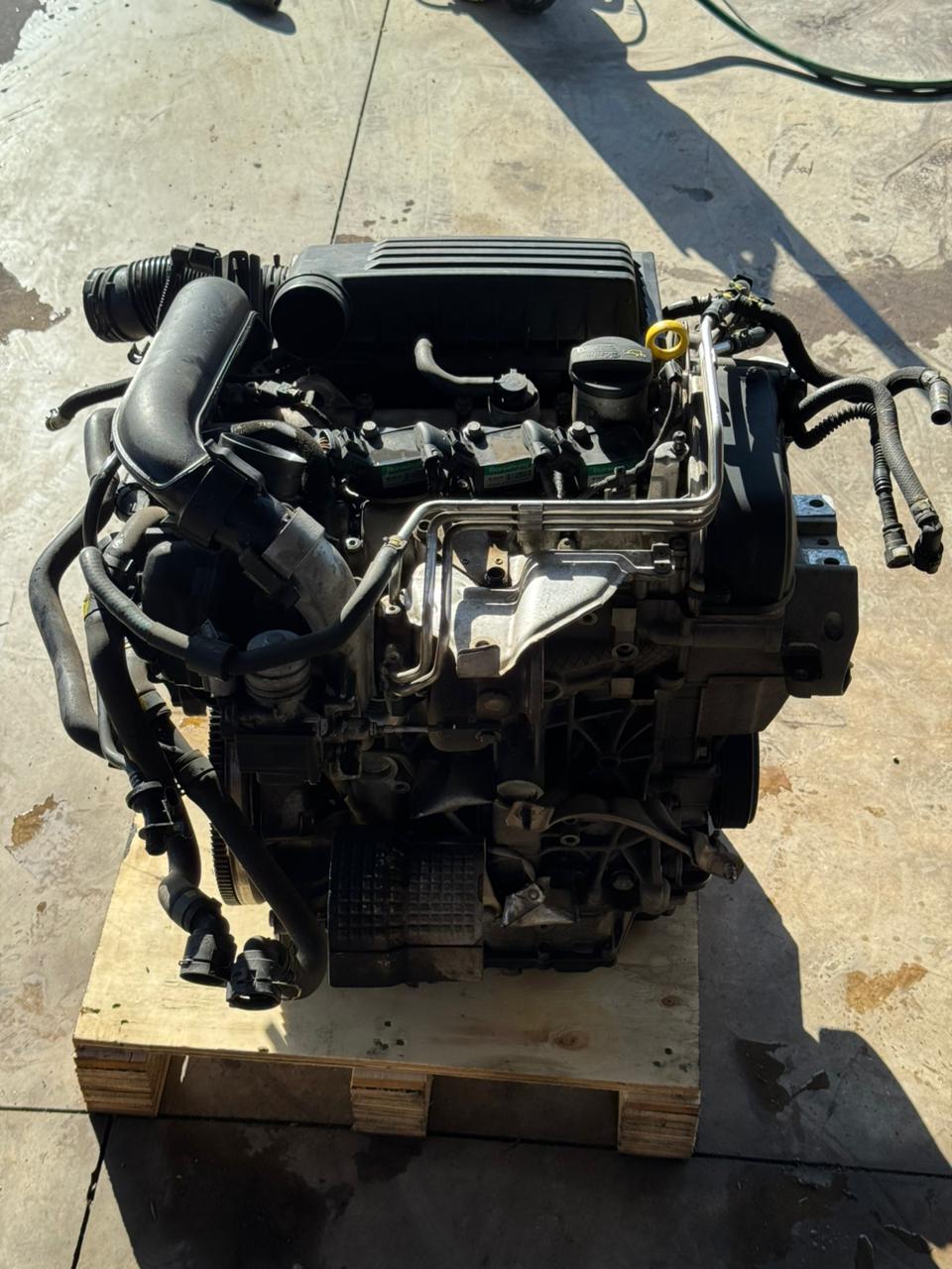 Motor 1.4 TFSI desmontado del Audi A3, sobre pallet