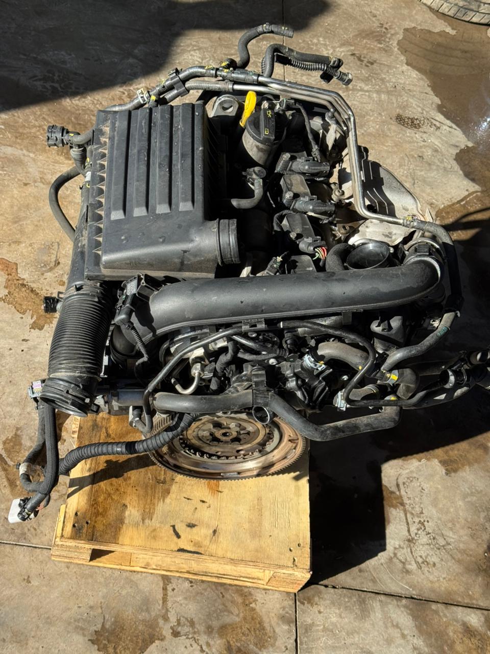 Motor 1.4 TFSI con la caja, sobre pallet